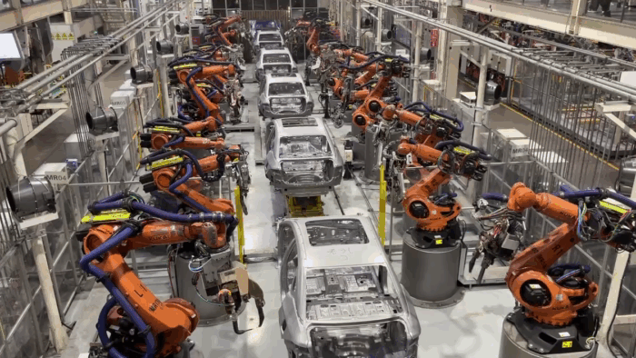 广汽埃安总装车间60秒下线一台电动汽车。